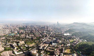 Tayvan 'ın Taipei şehrinin silueti..