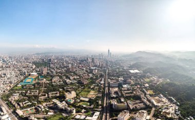 Tayvan 'ın Taipei şehrinin silueti..
