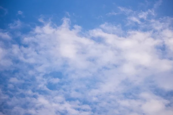 Błękitne Niebo Chmurą — Zdjęcie stockowe
