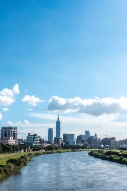 Taipei, Tayvan - 13 Eylül 2018:Serenity cityscape gökdelen ve nehir Taipei, Tayvan.