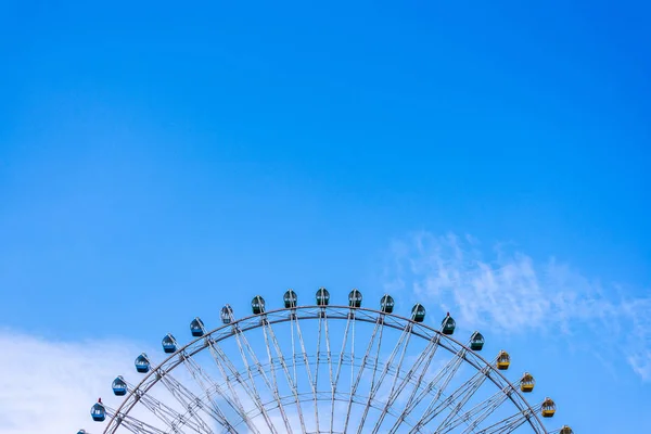 Roda Colorida Sob Ensolarado — Fotografia de Stock