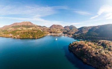 Fuji Dağı ve Gölü konumu çekim Ashi.The olduğunu Lake ortaklaşa, Kanagawa ili Japan.View üzerinden dron.-havadan fotoğraf.