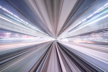 Hareket bulanıklığı tren tünel tokyo, Japonya'da gün ışığı alan içinde hareket.