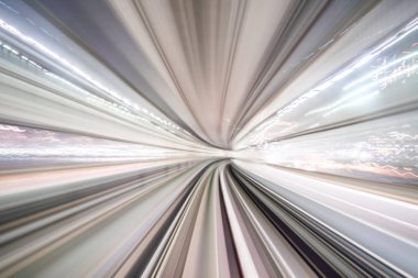 Hareket bulanıklığı tren tünel tokyo, Japonya'da gün ışığı alan içinde hareket.