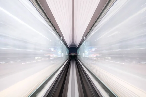 Hareket Bulanıklığı Tren Tünel Tokyo Japonya Gün Işığı Alan Içinde — Stok fotoğraf