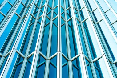 Altyapı panoramik ve perspektif manzarası çelik mavi cam gökdelenler, iş konsepti başarılı endüstriyel mimari