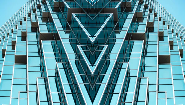 Onderkant panoramisch en perspectief uitzicht op staal Tiffany Blue g — Stockfoto