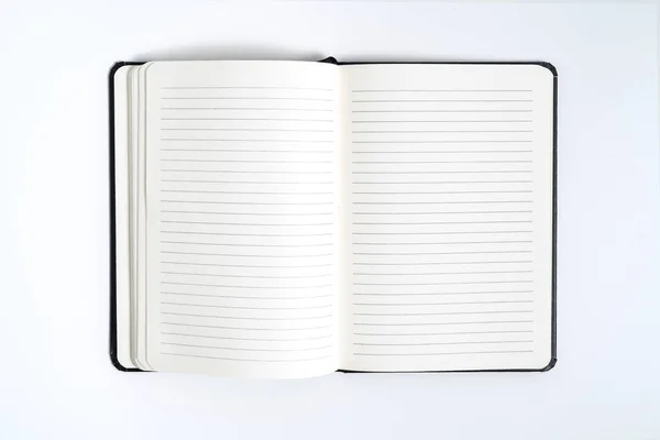 クリッピングパスを持つ白い背景に黒いノートブック — ストック写真