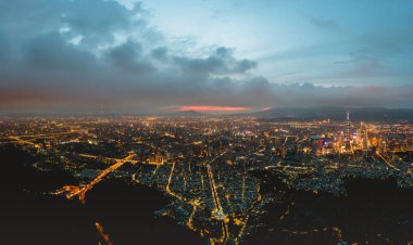 Tayvan 'ın Taipei şehrinin silueti..