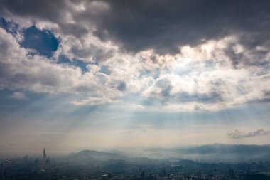 Tayvan 'ın Taipei şehrinin silueti..