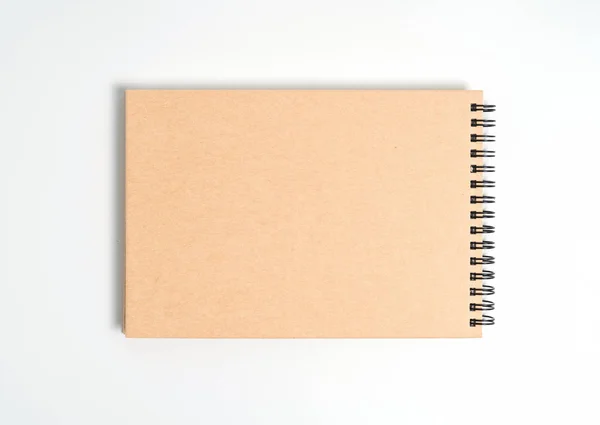 Ένα σημειωματάριο σε ένα ελατήριο. Απομονωμένα σε λευκό φόντο. — Φωτογραφία Αρχείου