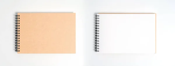 Notebook na jaře. Izolované na bílém pozadí. — Stock fotografie