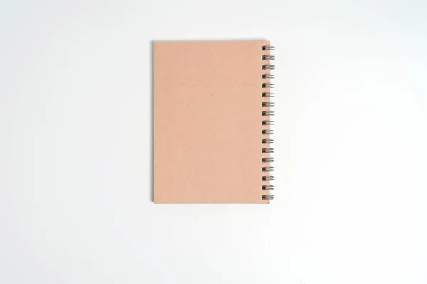 Cuaderno en espiral realista en blanco aislado sobre fondo blanco — Foto de Stock