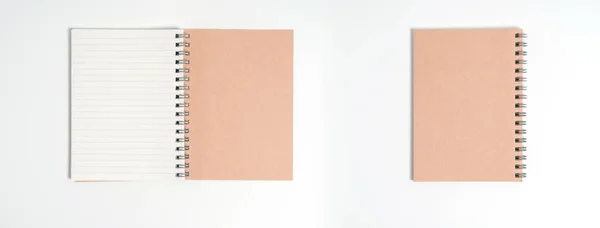孤立在白色背景上的空白现实螺旋笔记本 — 图库照片