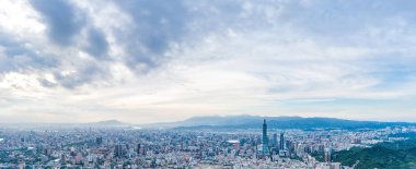 Tayvan 'ın Taipei şehrinin silueti..