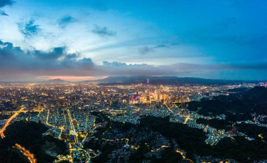 Tayvan 'ın Taipei şehrinin silueti..