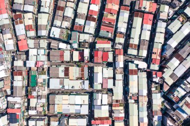 Asya iş konsepti imajı, panoramik modern şehir manzarası gündüz kuşları bakışı ve mavi gökyüzü, Taipei, Tayvan 'da çekildi..