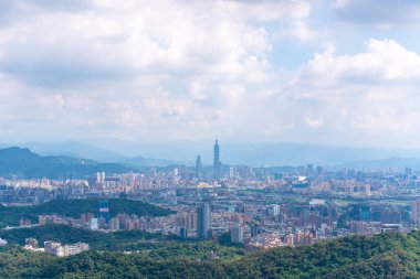 Tayvan 'ın Taipei şehrinin silueti..