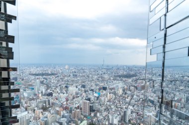 Tokyo, Japonya - 28 Mart 2019: Tokyo, Japonya 'da Ikebukuro' nun panoramik modern şehir gökyüzü manzaralı emlak ve şirket inşaatı için Asya iş konsepti