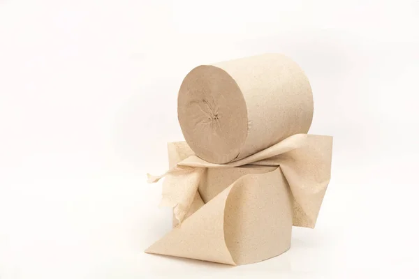Papierrolle Abgewickelt Zwei Papierrollen Einfaches Toilettenpapier Auf Weißem Hintergrund Ein — Stockfoto