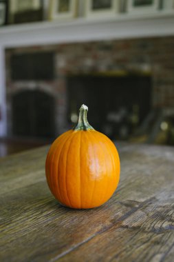 Çiftlik tablo kopya alanı ile sıcak bir ev içinde şeker kabak görünüm