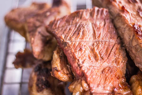 Izgara domuz kömür haşlanmış domuz eti boyun (Ko Mu Yang) Tay tarzı