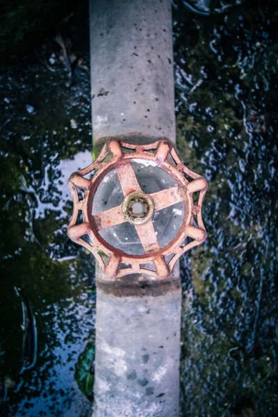 Σκουριασμένο Πύλη Βαλβίδα Σωλήνα Νερού — Φωτογραφία Αρχείου