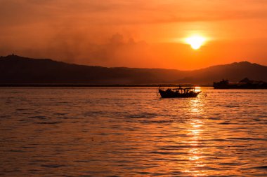 Irrawaddy Nehri (Ayeyarwaddy) Bagan, Myanmar (Burma on Sunset)