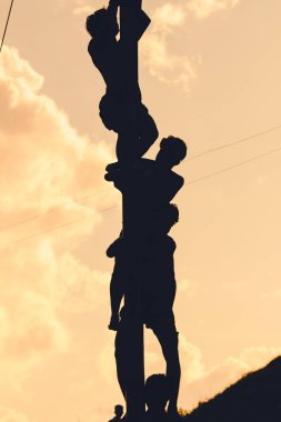 Kutup buddha günü ucunda siluet Birmanya adam