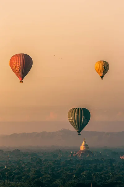 Bagan Myanmar Oktober 2019 Viele Heißluftballons Fliegen Über Die Tempel — Stockfoto