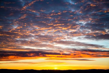 trajik gökyüzü, gündoğumu, parlak renkler