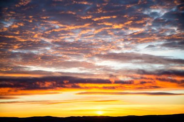 trajik gökyüzü, gündoğumu, parlak renkler