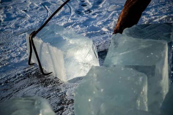 Işçiler Doğal Nehir Buz Büyük Küpler Benim — Stok fotoğraf