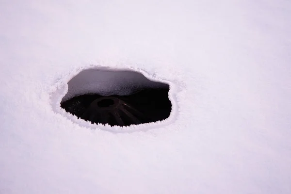 Schnee Abwasser Loch Entwässerung — Stockfoto