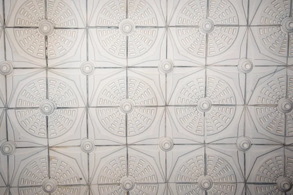 Eski antik alçı tavan çiçek öğeleri, alçı tavan döşemeleri ile