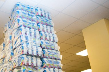 Rusya, Ural - Ocak 2019, ambar stok toptan satış, satış-out