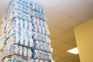 Rusya, Ural - Ocak 2019, ambar stok toptan satış, satış-out