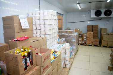 Rusya, Ural - Ocak 2019, ambar stok toptan satış, satış-out