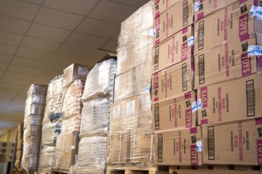 Rusya, Ural - Ocak 2019, ambar stok toptan satış, satış-out