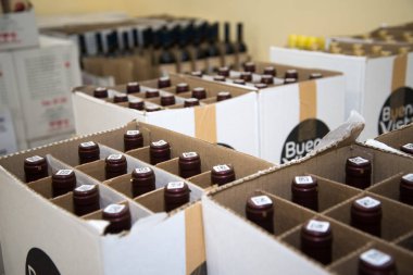 Rusya, Ural - Ocak 2019, ambar stok toptan satış, satış-out