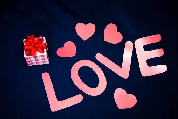 Día San Valentín Palabra Amor Letras Rosadas Con Corazones Regalo — Foto de Stock