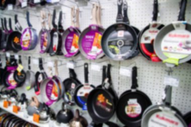 Fuar Standı bulanık görüntü: tava damlayan mutfak gereçleri.