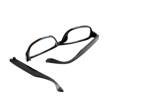 碎眼镜, 隔离在白色背景。黑色纤维素框架. — 图库照片