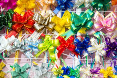 Çelyabinsk bölgesi, Rusya Federasyonu - Mart 2019: Ulusal teketim ürünleri satan yerel Hediyelik eşya dükkanı.