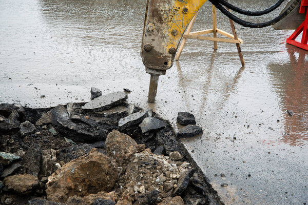 Ремонт коммуникаций, расположенных под проезжей частью. Асфальт для ремонта автомобилей
.