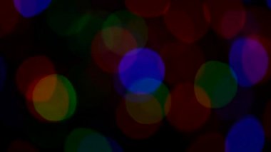 Bahar orman akarsu meltwater, meltwater dere akar vahşi ormanda bahar kar oluşan erime, doğa arka plan. Yakın çekim