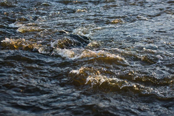 Ruwe waterstroom. schuimige water Rough Mountain River — Stockfoto