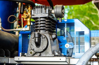 Yol boyama için kompresör. Abd'de yapılan yol işaretleme için yeni ekipman. Yüksek basınç mobil kurulum.