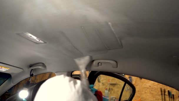 干洗沙龙汽车 工人在车里使用洗涤真空 带声音的视频 — 图库视频影像