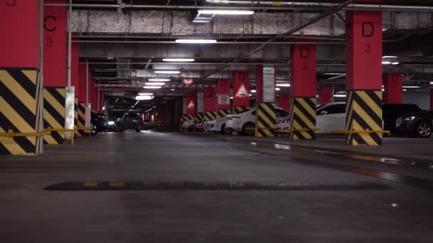 Underjordisk Parkering Köpcentret Parkeringshus Underground Industri Inredning Parkerings Banor — Stockvideo